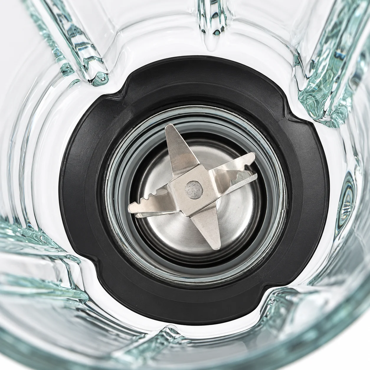 Close-up of the stainless steel blade assembly inside the KöLAX blender’s glass jar.